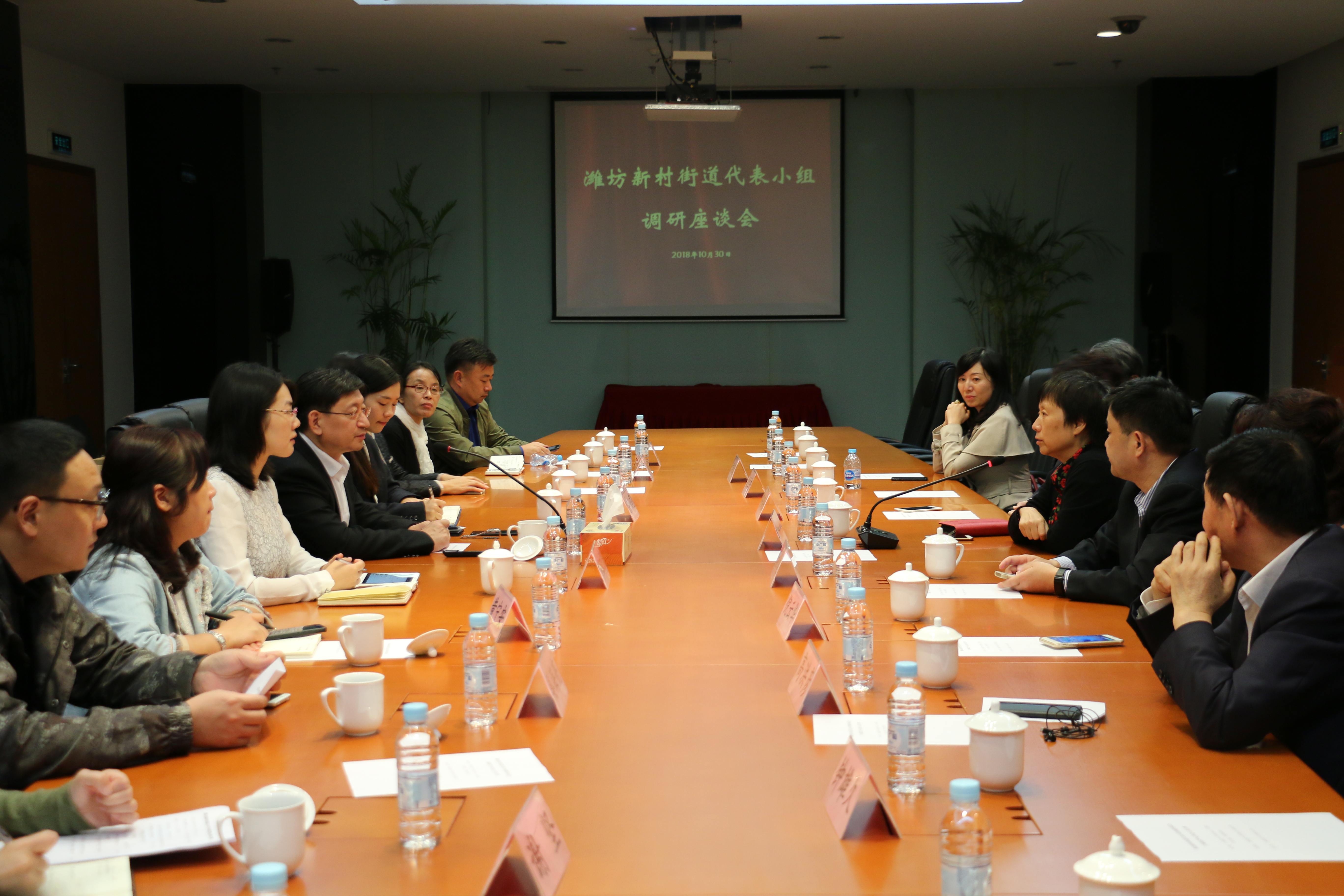 黨代表聯(lián)系社區(qū)常態(tài)化互動頻頻謀發(fā)展_上海股權(quán)托管交易中心