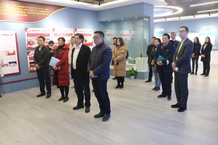 市經(jīng)濟(jì)和信息化委員會(huì)張宏韜總工程師一行調(diào)研上海股交中心